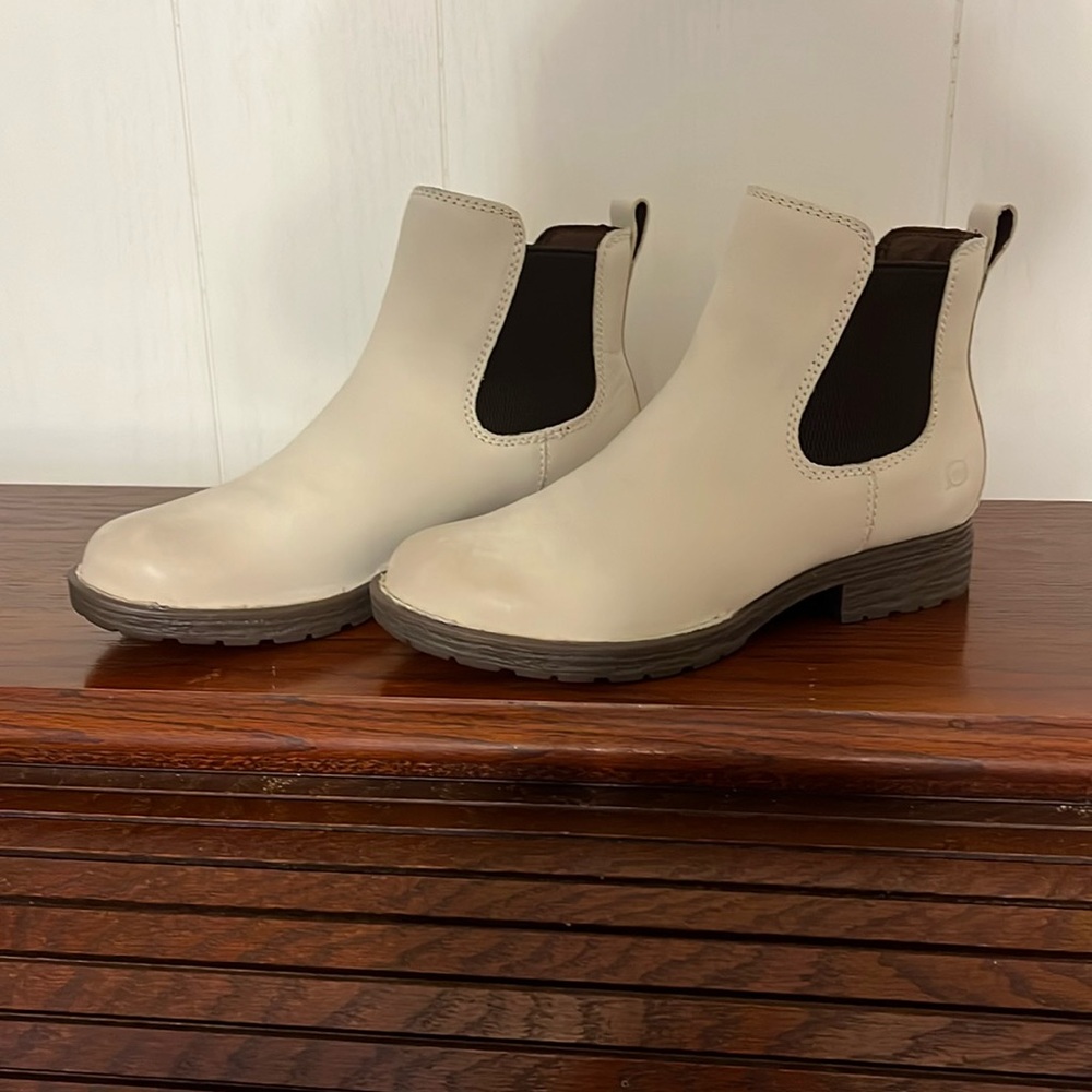Born Cove Weatherproof Leather Boots Cream Size 8M